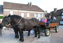 Une calèche tractée par deux Percherons permettait de faire le tour du village...