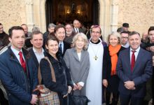 Photo de famille, avec de gauche à droite : Guillaume Trouvé, Luc Lamirault, Sylvie Le Clech, Stéphane Bern, Brigitte Pistre, Monseigneur Pansard, Laure de la Raudière et Albéric de Montgolfier