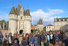 Les présentations du château par son propriétaire Monsieur de Loture ont été suivies par un public captivé.