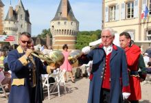 Le midi, les sonneurs ont accueilli Madame la Préfète en musique.