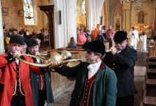 La traditionnelle messe de Saint-Hubert s'est déroulée en présence des Trompes du Perche et de notre nouveau curé le Père Abelson.