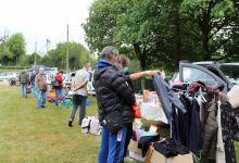 Une brocante éparse en raison de la pluie matinale