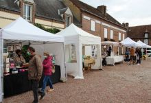 Les producteurs locaux sur la place du Château