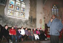 Animation de Noël 2008 par le Comité des Fêtes (chants à l'église) - le mot de Père Abel