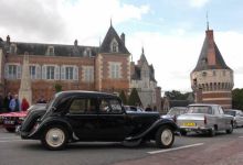 Exposition de voitures anciennes par le Club Citroën de Nogent-le-Rotrou