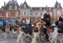 L'équipage Piqu'Harville devant le Chateau