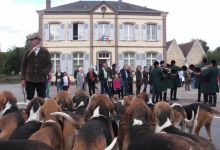 L'équipage Piqu'Harville et les Echos de Frévent sur la place du Château